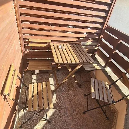 Refurbished Studios, Mountain View Balconies, Minutes From Gondola Lejlighed