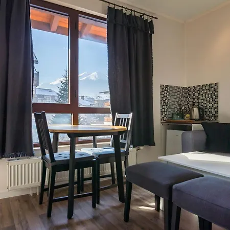 Refurbished Studios, Mountain View Balconies, Minutes From Gondola Lejlighed